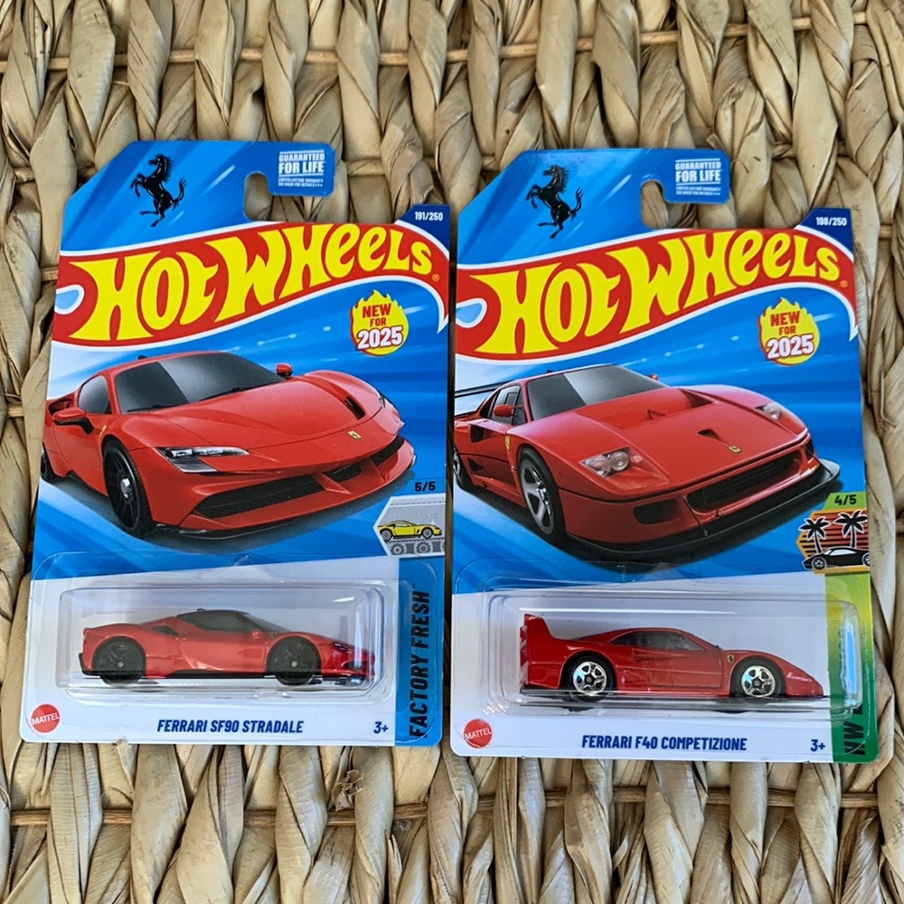 Hot Wheels Ferrari SF90 Stradale & F40 Competizone Diecast Car Set 🆕 2025